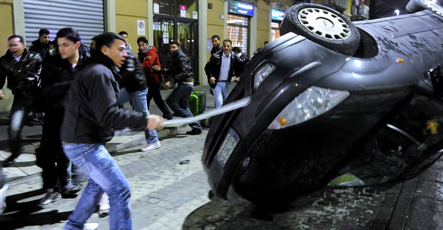 Ablassventil Auto: Die Krawalle von Samstagnacht in  Mailand   | Foto: dpa