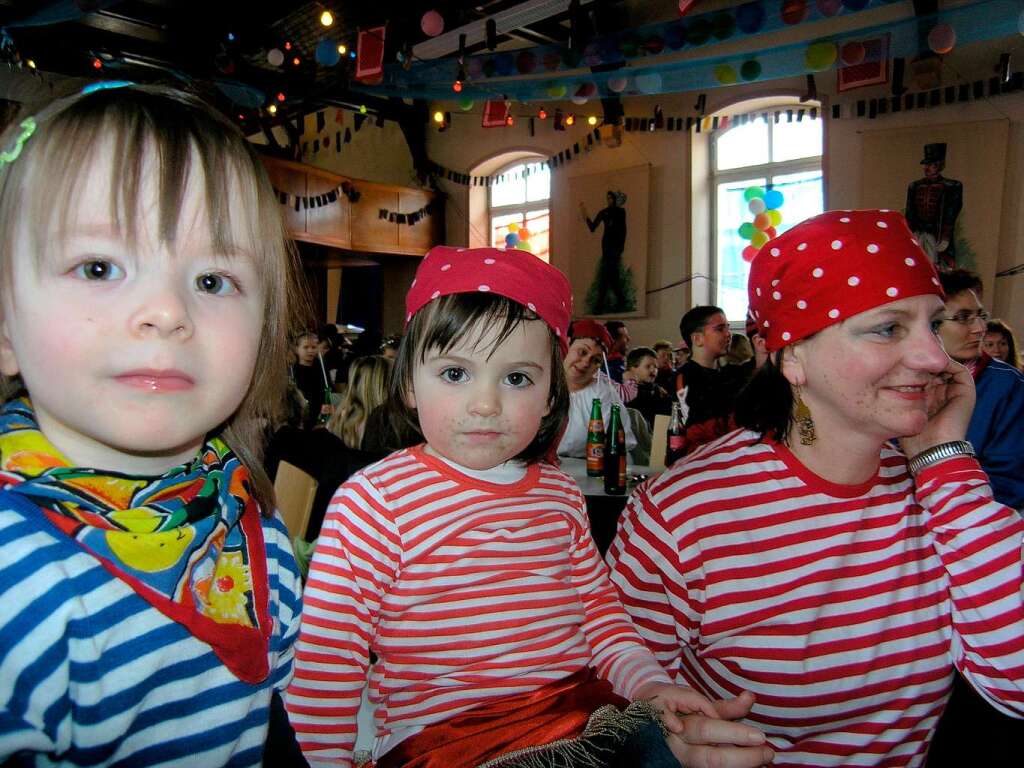 Kinderfasnet der Kenzinger Welle-Bengel in der Alten Schule: Piraten fangen klein an.