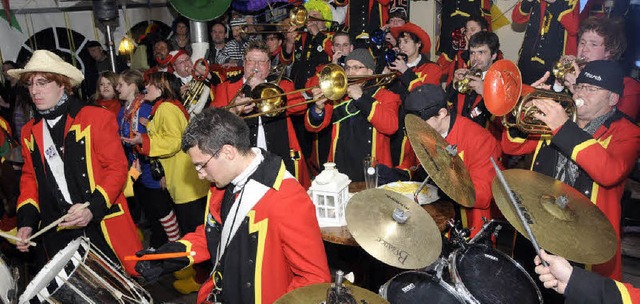 So muss Fasnacht sein: Traditionelle &...len&quot; Gasthaus &quot;Salmen&quot;.  | Foto: Alexander Anlicker