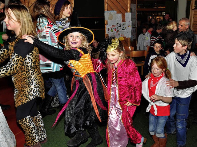 Viel Spa hatten die kleinen Nrrinnen...olonaise zur Kinder-Fanet im Kursaal.   | Foto: Stefan Pichler