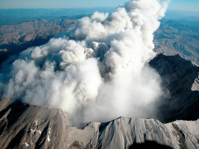 Ein gefhrlicher Platz fr ein Foto &#...raterrand des Vulkans Mount St. Helens  | Foto: bz