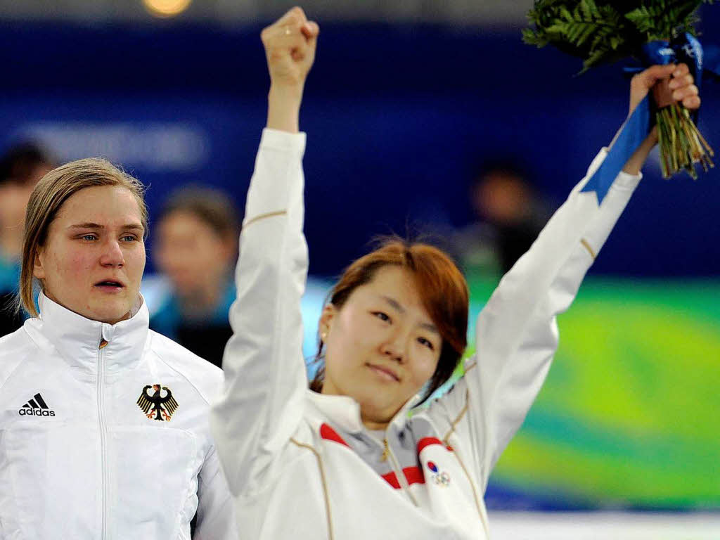 Gold im Eisschnelllauf ber 500 Meter:   Lee Sang-Hwa (Sdkorea, rechts)