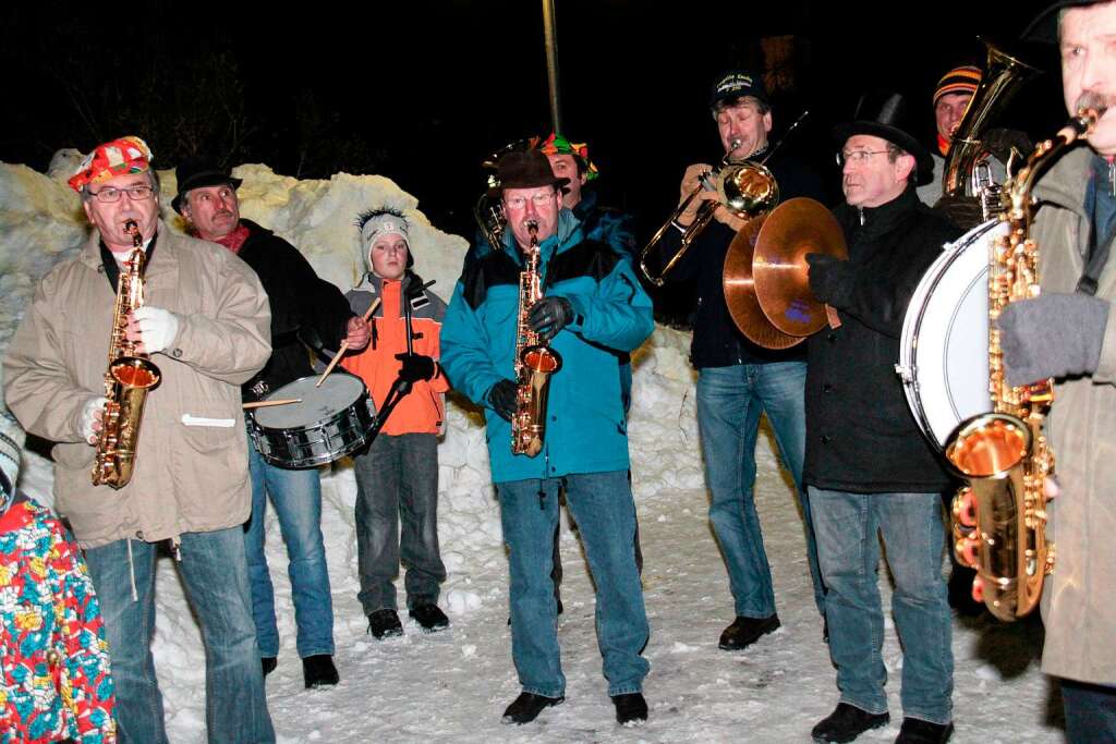 Mit Jammern und Wehklagen haben die Galgenvögel in Grafenhausen die Fasnet zu Grabe getragen. Mit Jammern und Wehklagen haben die Galgenvögel in Grafenhausen die Fasnet zu Grabe getragen.