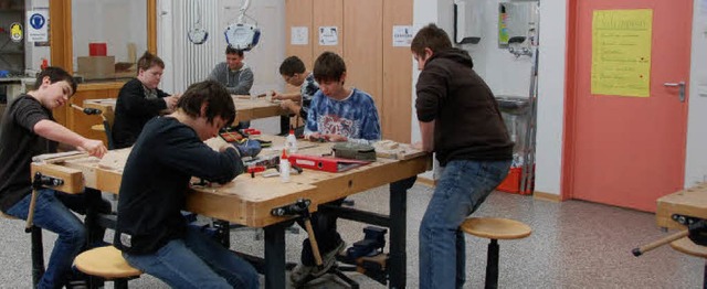 Nun geht es zu Werke: Das Schulgebude...nicht nur weil es einen Werkraum gibt.  | Foto: Elfriede Mosmann