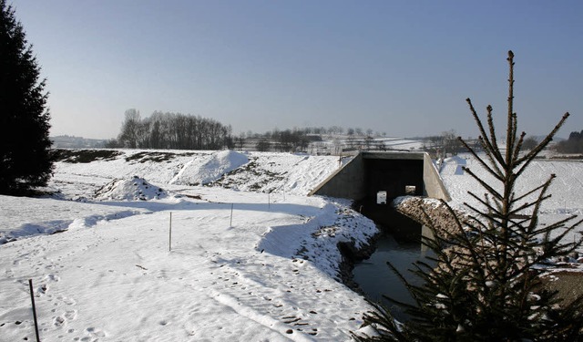 Der Winter hat auch die Bauarbeiten am Rckhaltebecken Riedmhle gestoppt.   | Foto: Theo weber