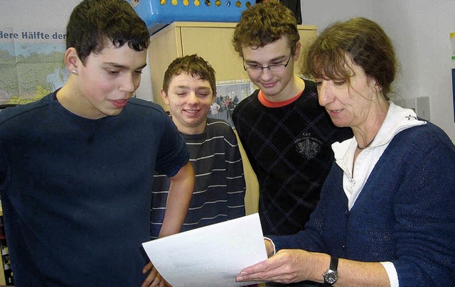 Schulsozialarbeiterin Marion Behringer...ch mit Schlern der Albbrucker Schule   | Foto: dinort