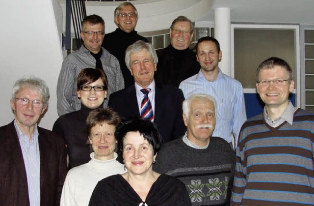 Der neue Vorstand des Frdervereins de...au (Zweiter  von rechts) an der Spitze  | Foto: schule