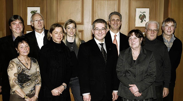 Der Vorstand des CDU-Gemeindeverbandes...sitzenden Helmut Butz (5. von rechts)   | Foto: privat
