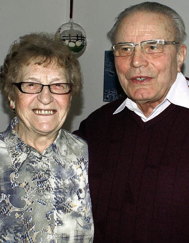 Seit 60 Jahren verheiratet sind Klara und Erich Meyer.   | Foto: Werner probst