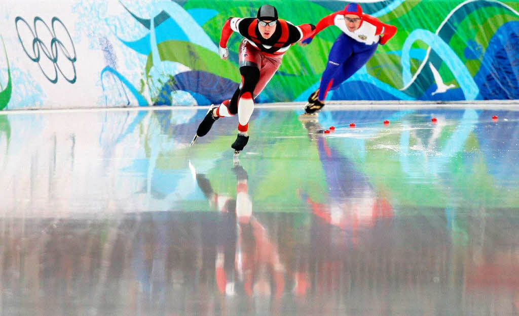 1000 Meter Eisschnelllauf: Jeremy Wotherspoon, Kanada (l.), und Aleksey Yesin, Russland, im Duell.