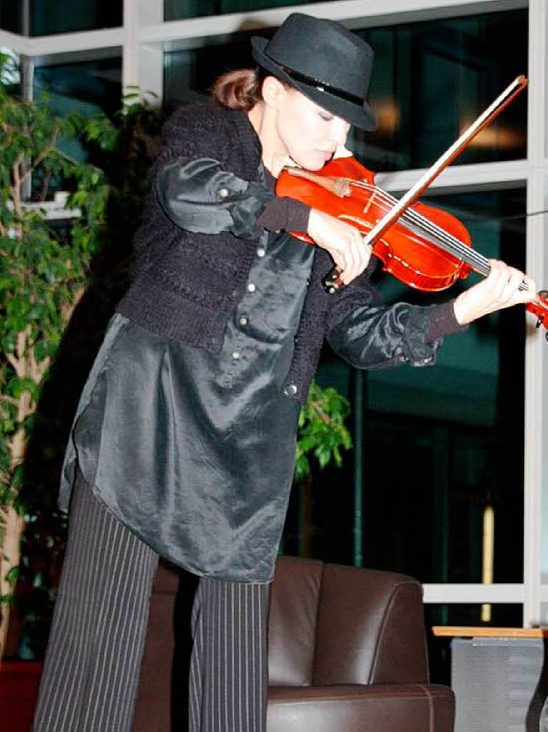 Nach ihrer Premiere beim Tiefgang des Genieens begeisterte Lisa Kanckukh (Violine) erneut beim Late Night Jam mit Tangomusik.