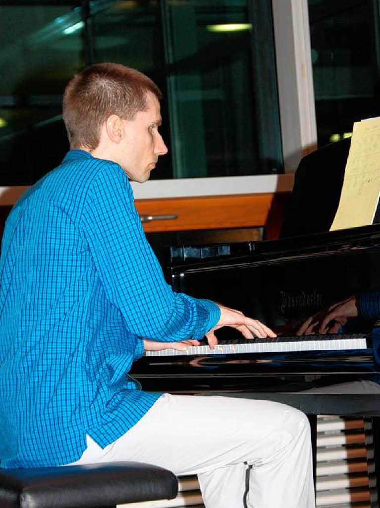 Der kanadische Pianist John Stetch jazzte in der Ihringer Neunlindenschule.