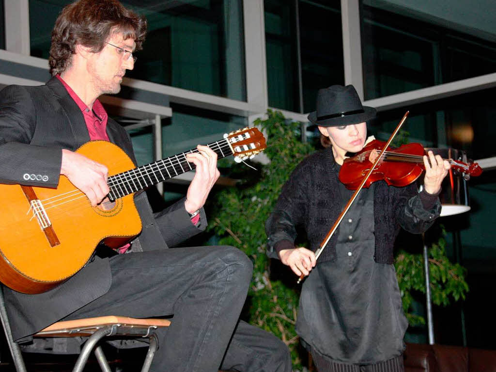 Lisa Kanckukh (Violine) und Joachim Storl (Gitarre) begeisterten  beim Late Night Classic Jam mit Tangomusik.