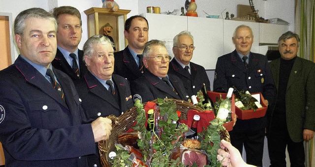Abteilungskommandant Rudolf Mller ehr...x Metzger (links)  und Jrgen Bleile.   | Foto: Gottfried Blansche