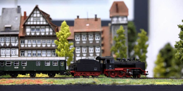 Die  Modellbahnfreunde Oberes Donautal...u ihrer Ausstellung ins  Kurhaus ein.   | Foto: dpa