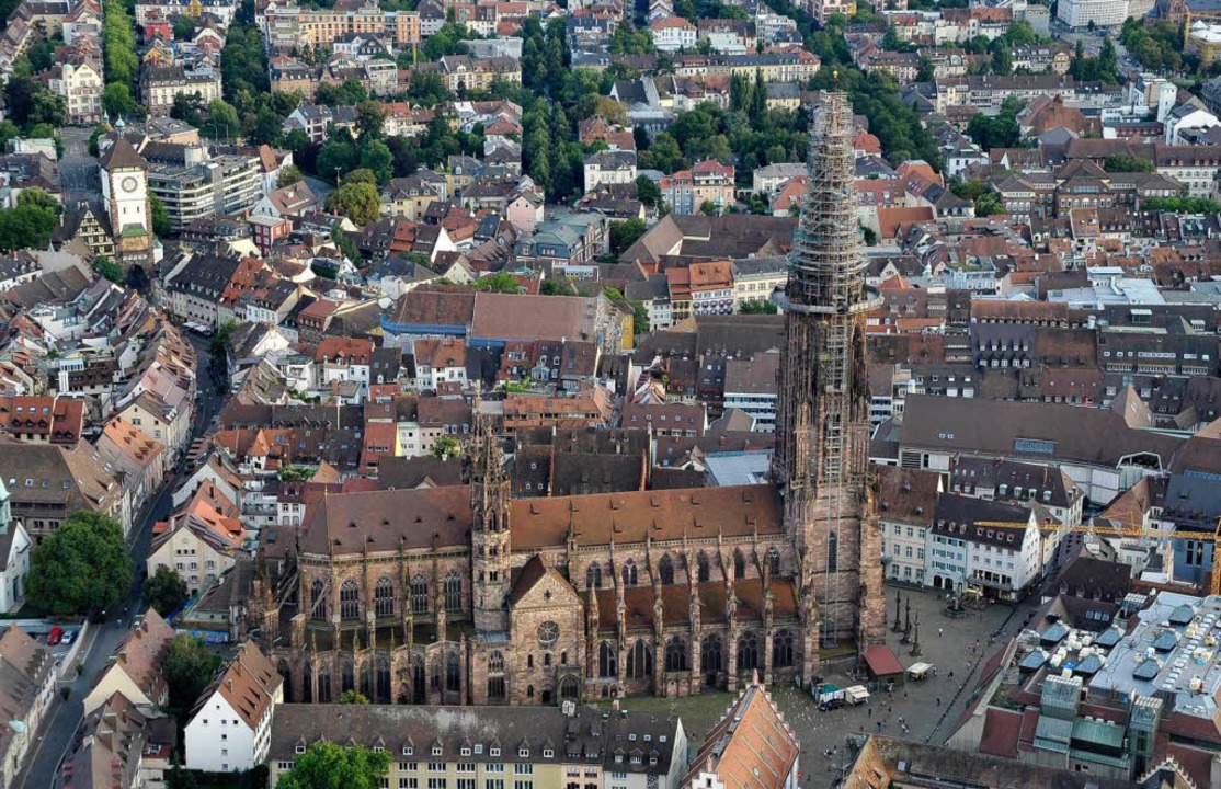 Zieht Touristen an: Freiburg und der Münsterplatz  | Foto: Thomas Kunz