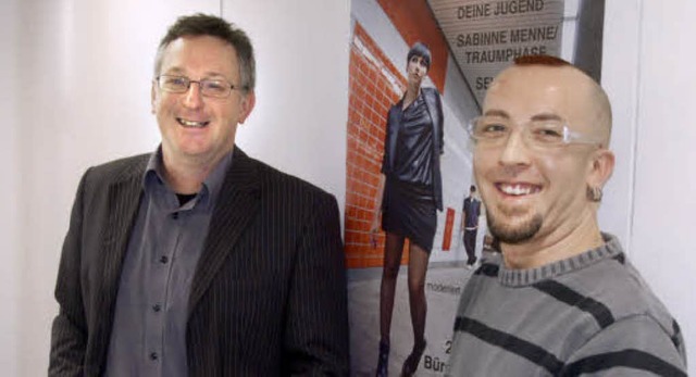 Claudius Beck (links) und Oliver Risch... mit der Werbung frs Benefizkonzert.   | Foto: Peter Gerigk