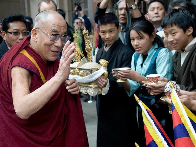 Der Dalai Lama  bei seiner Ankunft in Washington   | Foto: dpa
