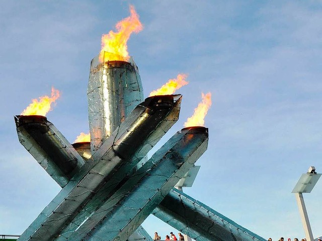 Das ist das Olympische Feuer in Vancouver.  | Foto: dpa