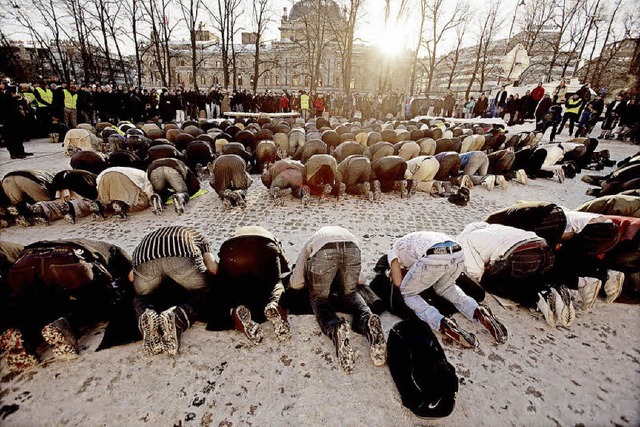 Beispiel fr einen misslungenen Dialog...me auf dem Universittsplatz in Oslo.   | Foto: afp