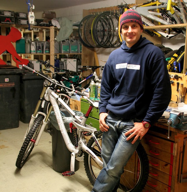 Der Mountainbiker Marcus Klausmann tf...den Winter ber neue Prototypen  aus.   | Foto: erika sieberts