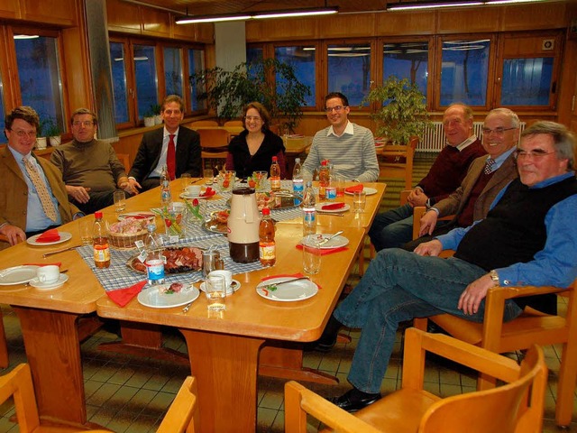 In geselliger Runde diskutierten CDU-K...eten Klaus Schle (Dritter von links).  | Foto: Juliane Khnemund