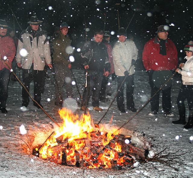 Krftiges Schneetreiben begleitete das...ch das SWR-Fernsehen angelockt hatte.   | Foto: ljd