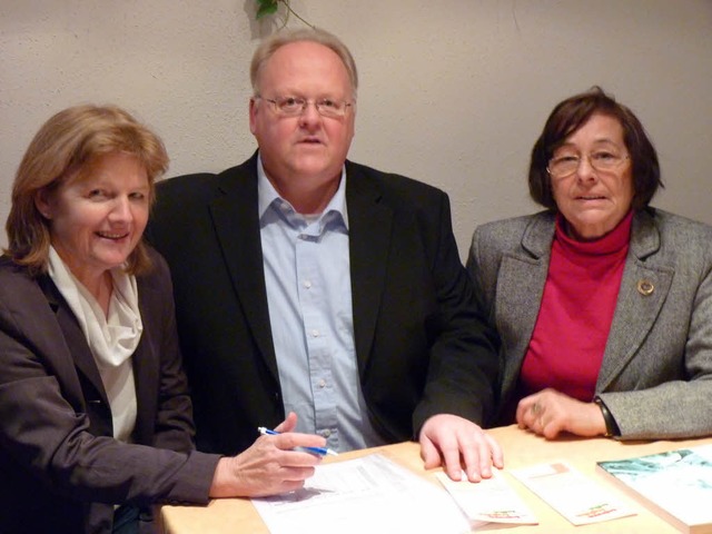 Anita Schumacher, Reinhard Peringer und Helga Dirr.  | Foto: Hlter-hassler
