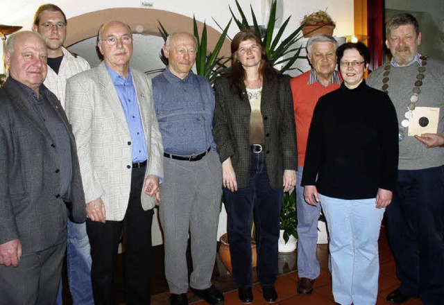 Geehrte und neue Vorstandsmitglieder b..., Brigitte Ernst  und Eberhard Wildt.   | Foto: Greiner