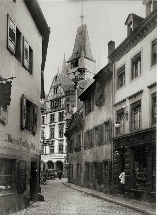Der Blick von der Niemensstraße  einst und heute.    | Foto: Georg Röbcke (Archiv Augustinermuseum)/Ingo Schneider