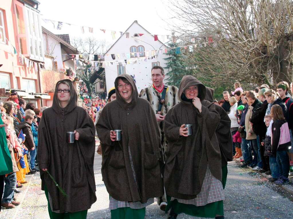 Mit groem Hallo wurden die Gruppen und Wagen beim Umzug in Wiechs vom Volk empfangen.