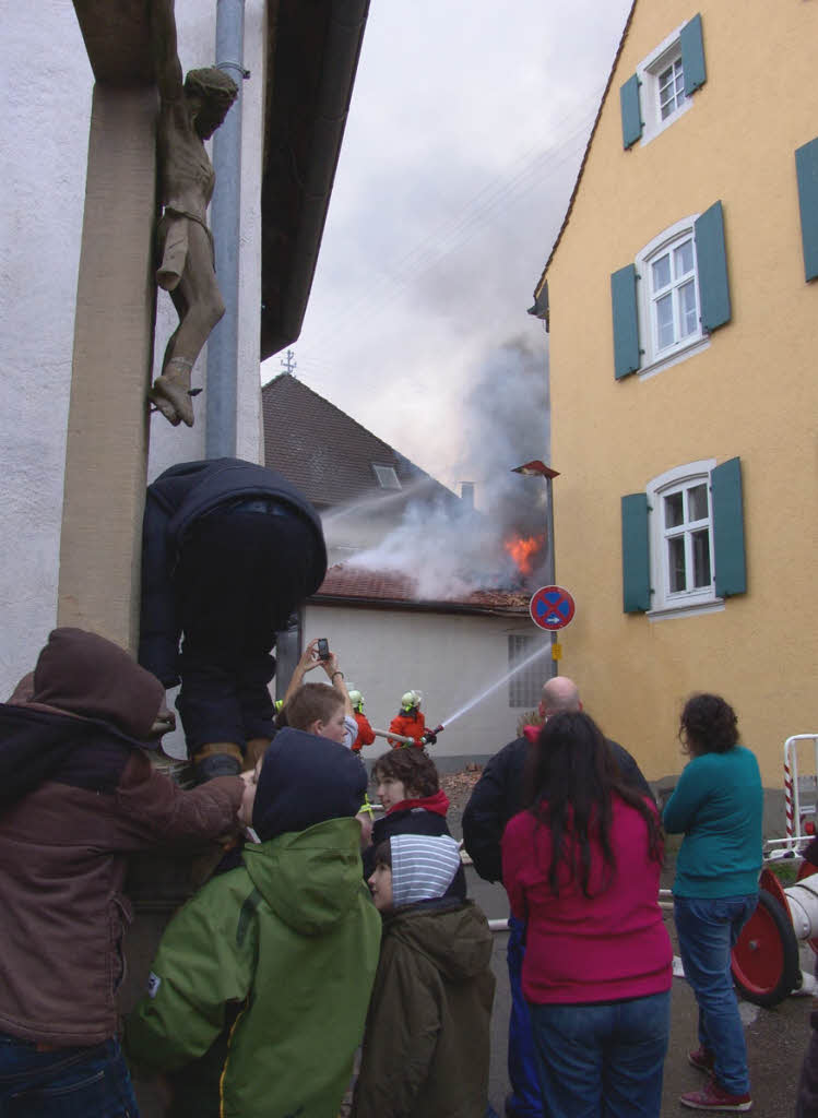 Die Wehren aus Ehrenkirchen, Bollschweil und Bad Krozingen waren im Einsatz. Die Brandursache ist noch unklar.