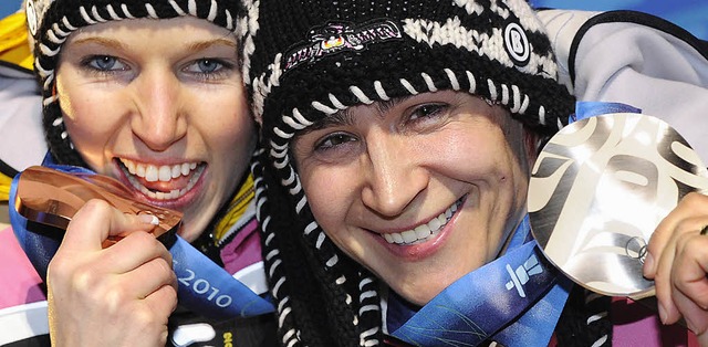 Anja Huber (links) und Silbermedailliengewinnerin Kerstin Szymkowiak   | Foto: ddp