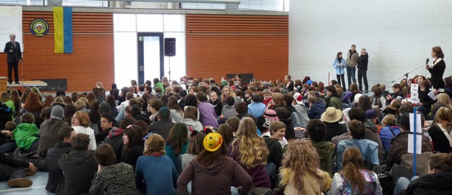 Voll besetzt war die Turnhalle des Kre...standen und neue Projekte vorstellten.  | Foto: Magnus Rook