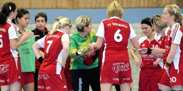 In einer schwierigen Situation stecken die Seelbacher Handballerinnen.   | Foto:  Wolfgang Knstle (A)