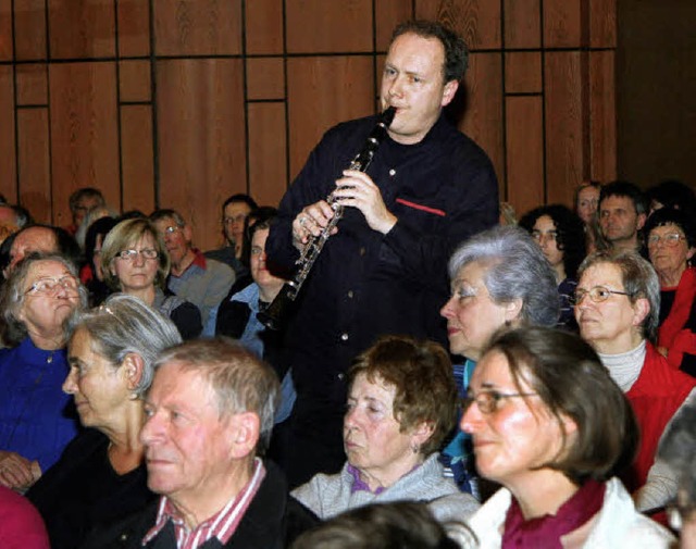 Christoph Wirz leitet den Schlussvortr...ierte er von hinten durchs Publikum.    | Foto: Eva Korinth