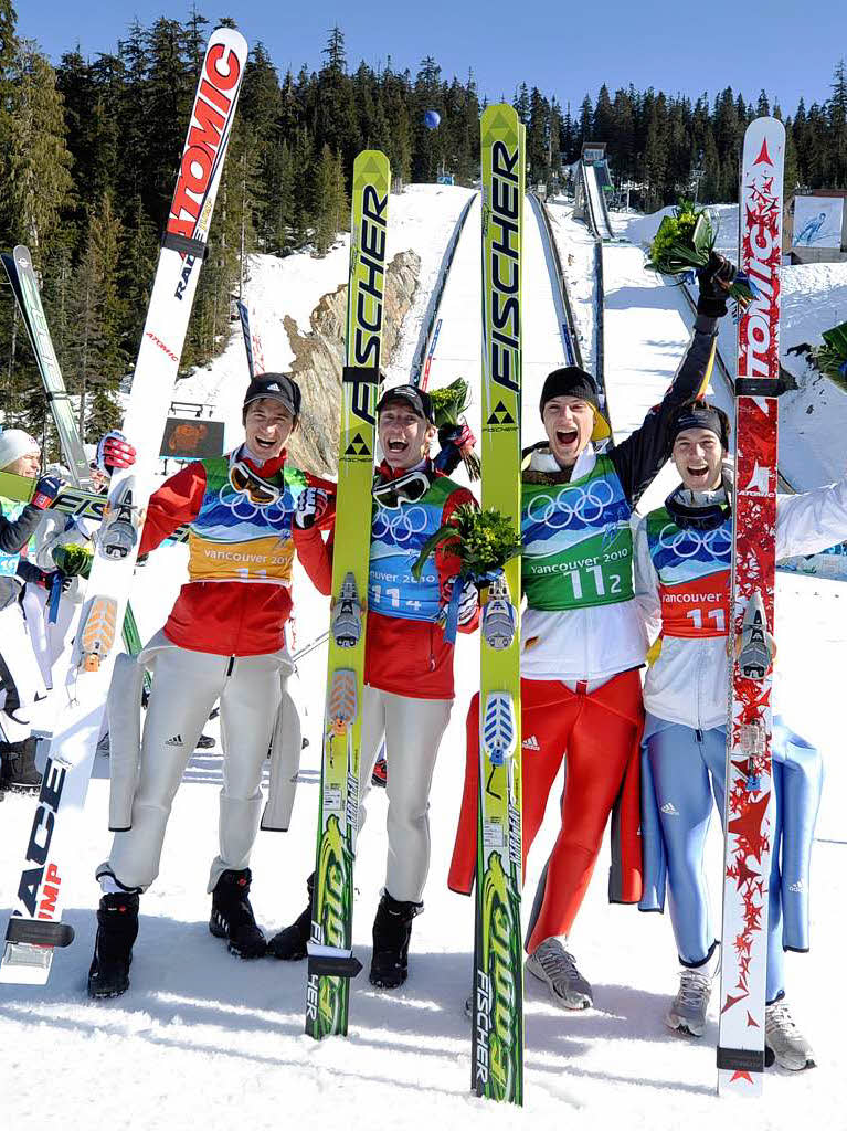 Martin Schmitt, Michael Neumayer, Michael Uhrmann und Andreas Wank belegten in der Mannschaftskonkurrenz den zweiten Platz.