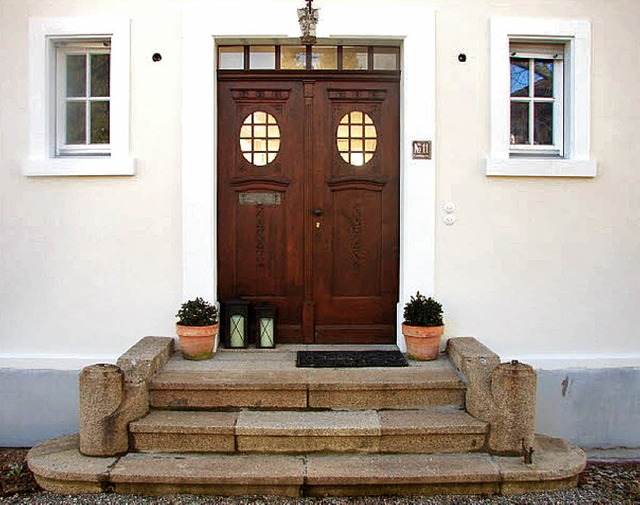 Die Visitenkarte des Hauses:  die Eingangstr und die Granittreppe.  | Foto: privat