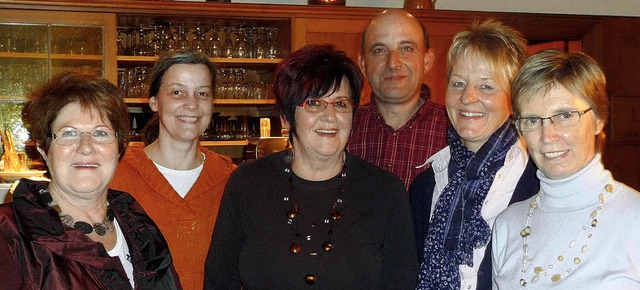 Der vergrerte Vorstand der Chorgemei...ika Zeller und Roswitha Hildenbrandt.   | Foto: Privat