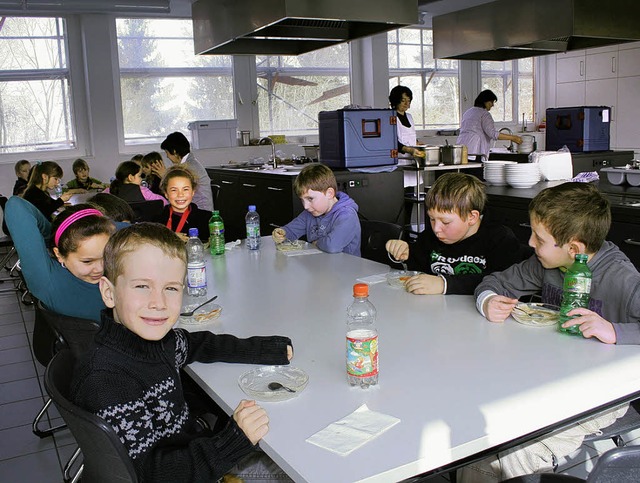 Mahlzeit! Immer mehr Kinder steigen in...husszusagen noch nicht gebaut werden.   | Foto: Birgit Albert