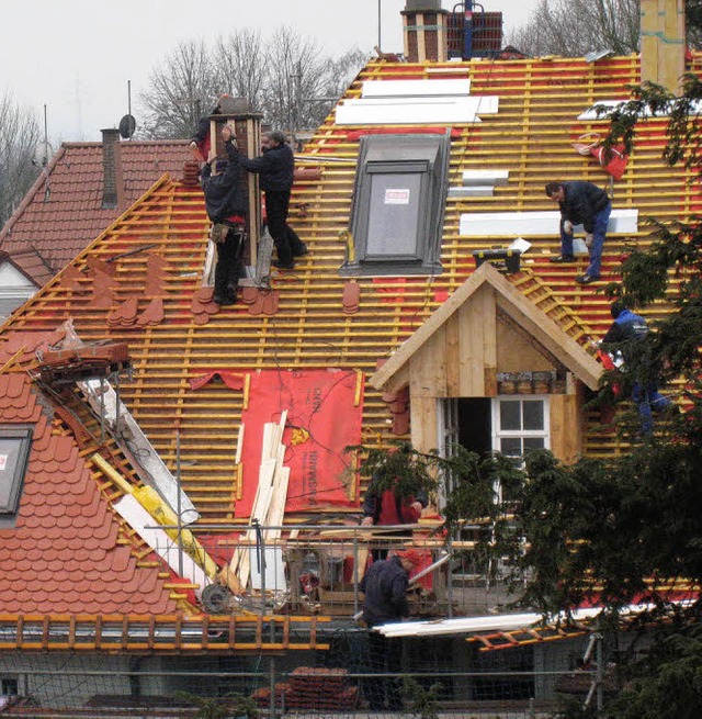 Die Sanierung von Altbauten ist reglem...s gnstige Kredite von der Sparkasse.   | Foto: Helmut Seller