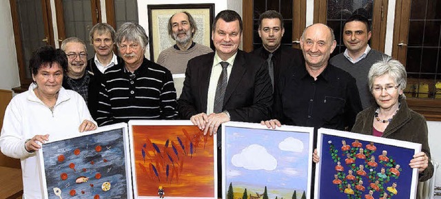 Gruppenbild mit Veranstaltern. Die Bil...on Bewohnern des AWO-Heimes enthalten.  | Foto: Mller