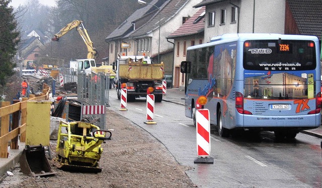 Es geht weiter: Mit den steigenden Tem...t. Nur Linienbusse drfen passieren.    | Foto: Elisabeth Willers