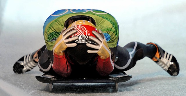 Eine der drngendsten olympischen Frag...kommt man beim Skeleton Genickstarre?   | Foto: ddp