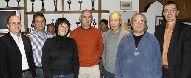 Mehrere Mitglieder des TC Breisach wur...eim Breisacher Tennisclub (von links).  | Foto: frank kreutner