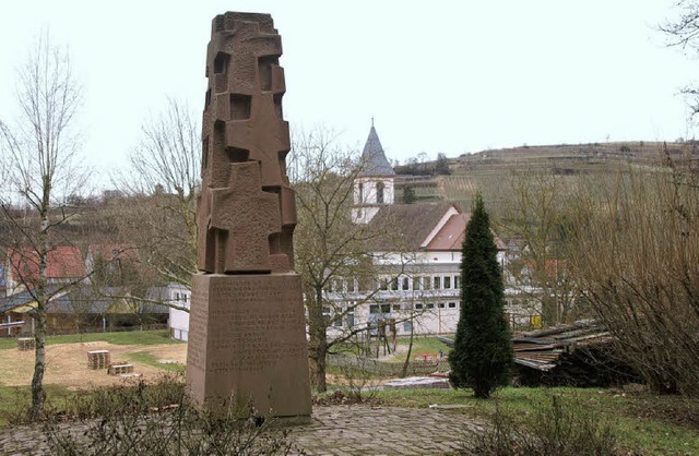Kriegerdenkmal Bleichheim: Der Ortscha...ine Brgerbefragung zum Standort vor.   | Foto: Ilona Hge
