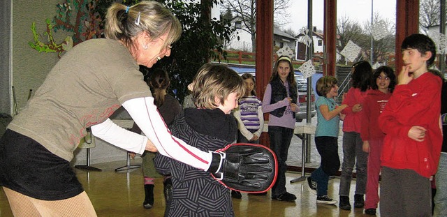 Unter dem Motto &#8222;Kinder fit und ...Andrea Ulrich  Kinder der Grundschule.  | Foto: Grundschle