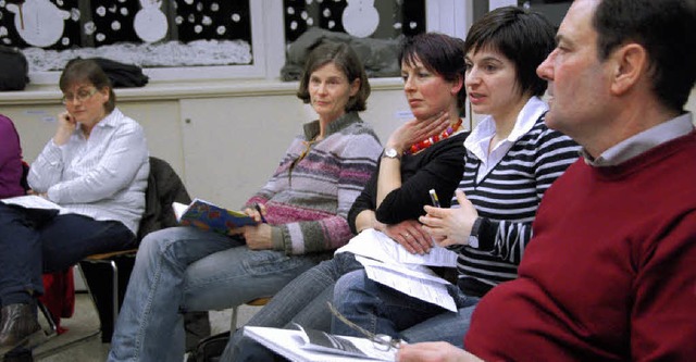 Jana Zirra (2. v. rechts) stellte das ...nderbetreuung in der Grundschule vor.   | Foto: Peter Gerigk