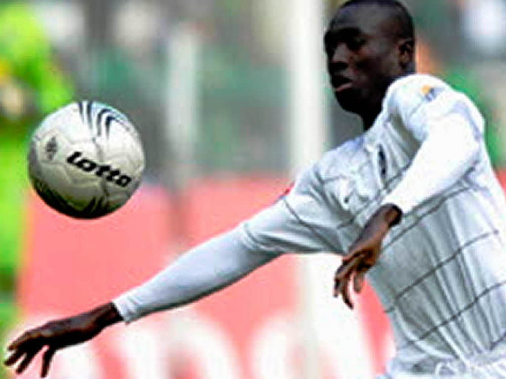 Mein Ball: Papiss Cisse fhrt was im Schilde...