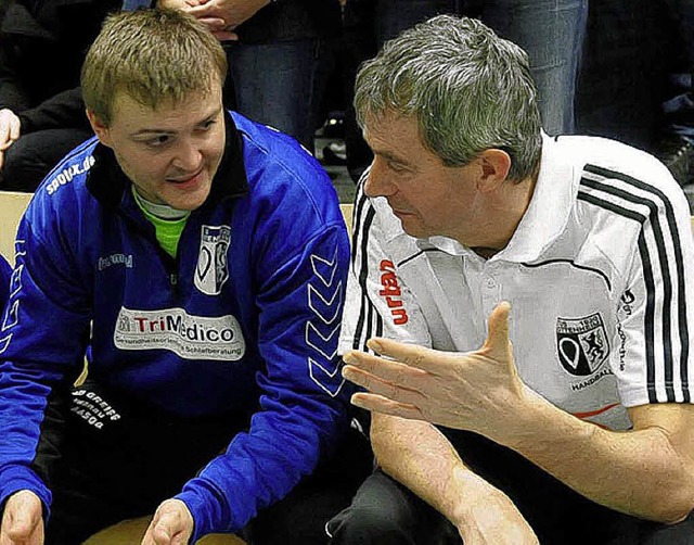 Torhter Florian Langenbach (links)  im Gesprch mit Trainer Bernd Junker.    | Foto: W. Knstle (a)